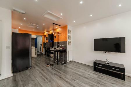 5 bedroom House share to let in Liverpool Road, Eccles, M30