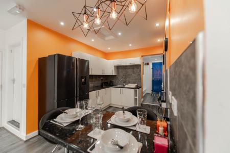 5 bedroom House share to let in Liverpool Road, Eccles, M30