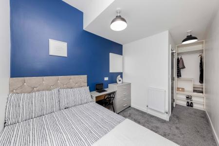 8 bedroom House share to let in Oldham Road, Failsworth, Manchester, M35