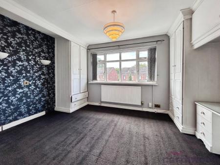 2 bedroom Semi-detached house for sale in Avon Close, Worsley, M28