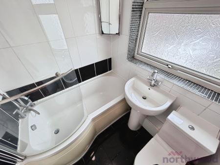 2 bedroom Semi-detached house for sale in Avon Close, Worsley, M28