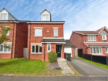 4 bedroom Detached house to let in Salisbury Avenue, Bolton, BL1