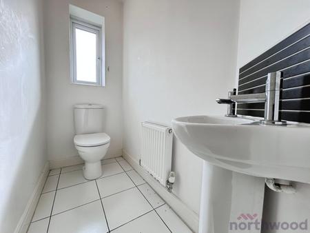 4 bedroom Detached house to let in Salisbury Avenue, Bolton, BL1
