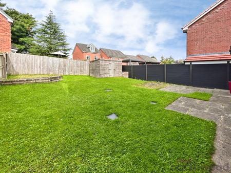 4 bedroom Detached house to let in Salisbury Avenue, Bolton, BL1