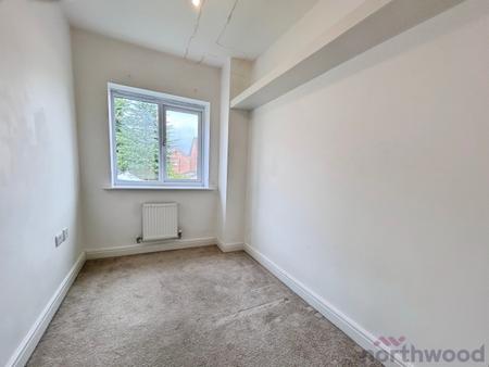 4 bedroom Detached house to let in Salisbury Avenue, Bolton, BL1