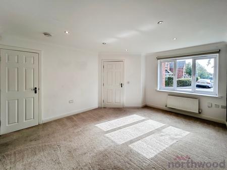 4 bedroom Detached house to let in Salisbury Avenue, Bolton, BL1
