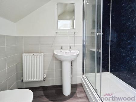 4 bedroom Detached house to let in Salisbury Avenue, Bolton, BL1