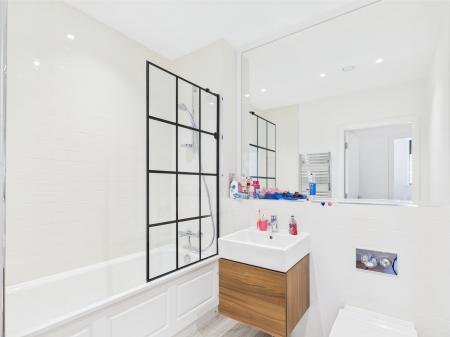 3 bedroom Apartment for sale in Gooch Street North, City Centre, Birmingham, B5