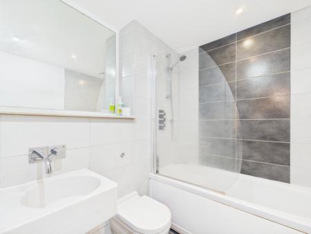 2 bedroom Flat to let in i-Land Development, City Centre, Birmingham, B5