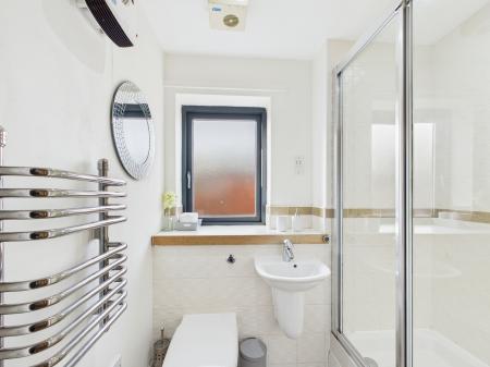 2 bedroom Flat for sale in Rickman Drive, Birmingham, B15