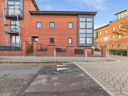 2 bedroom Flat for sale in Rickman Drive, Birmingham, B15
