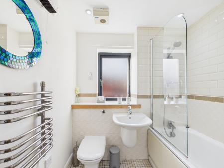 2 bedroom Flat for sale in Rickman Drive, Birmingham, B15