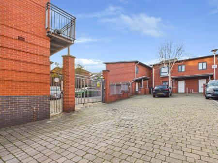 2 bedroom Flat for sale in Rickman Drive, Birmingham, B15