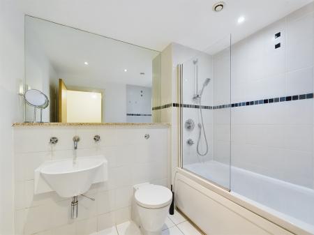 2 bedroom Flat to let in Southside Development, City Centre, Birmingham, B5