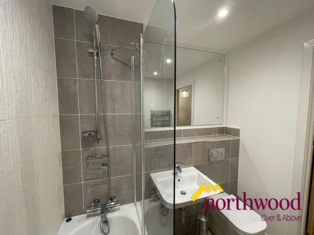 1 bedroom Flat to let in Lexington Gardens, Park Central, Edgbaston, Birmingham, B15