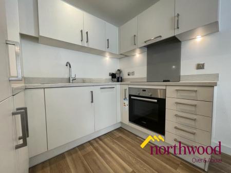1 bedroom Flat to let in Lexington Gardens, Park Central, Edgbaston, Birmingham, B15
