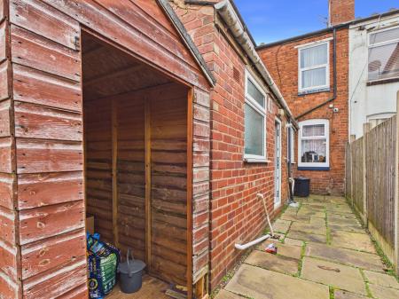 2 bedroom Terraced House to let in St Mary's Road, Smethwick, B67