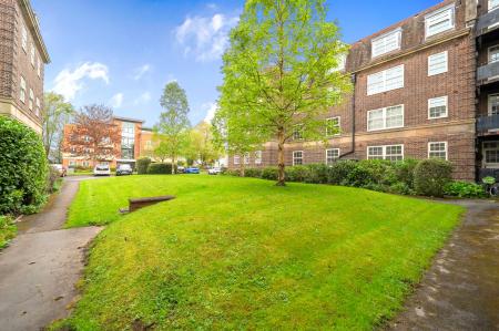 2 bedroom Flat for sale in Pitmaston Court Goodby Road, Birmingham, B13