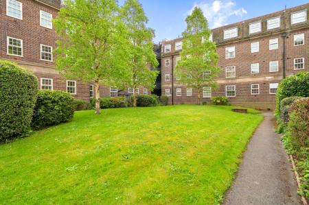 2 bedroom Flat for sale in Pitmaston Court Goodby Road, Birmingham, B13