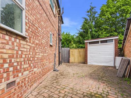3 bedroom Semi-detached house to let in Denise Drive, Harborne, Birmingham, B17
