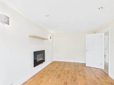3 bedroom Semi-detached house to let in Denise Drive, Harborne, Birmingham, B17