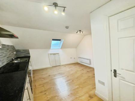 1 bedroom Flat to let in Keightley Road, Leicester, Leicester, LE3
