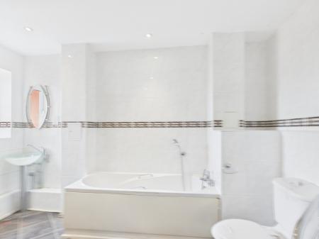 3 bedroom Flat for sale in Townsend Way, Birmingham, B1