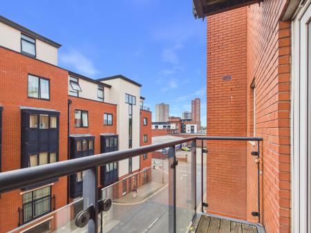 3 bedroom Flat for sale in Townsend Way, Birmingham, B1