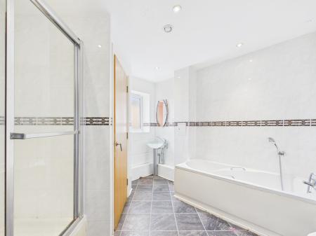 3 bedroom Flat for sale in Townsend Way, Birmingham, B1