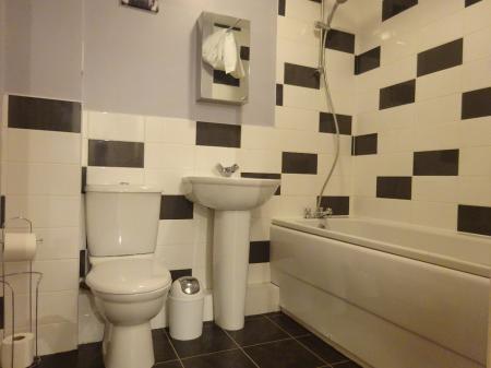 2 bedroom Flat to let in Herbert James Close, Smethwick, B66