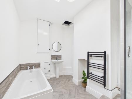 2 bedroom Flat to let in Sandon Road, Harborne, Birmingham, B17