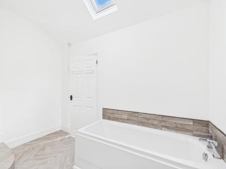 2 bedroom Flat to let in Sandon Road, Harborne, Birmingham, B17