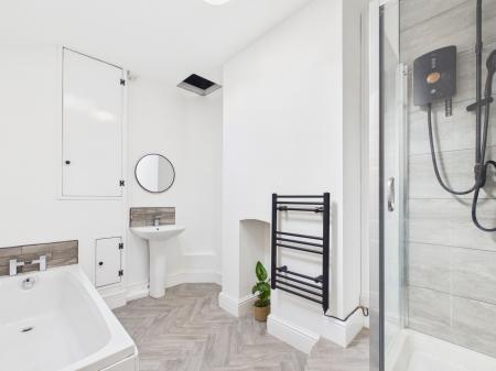 2 bedroom Flat to let in Sandon Road, Harborne, Birmingham, B17
