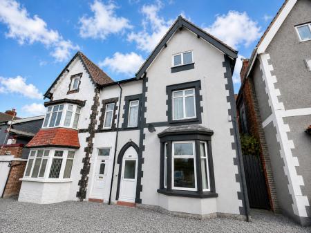 2 bedroom Flat to let in Sandon Road, Harborne, Birmingham, B17