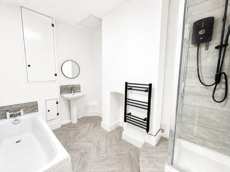 2 bedroom Flat to let in Sandon Road, Harborne, Birmingham, B17