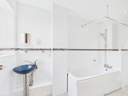 3 bedroom Flat for sale in 10 Townsend Way, City Centre, Birmingham, B1