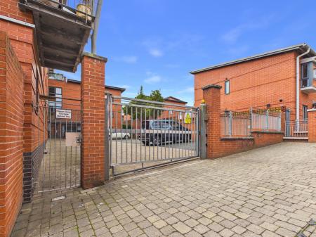 2 bedroom Flat for sale in Rickman Drive, Birmingham, B15