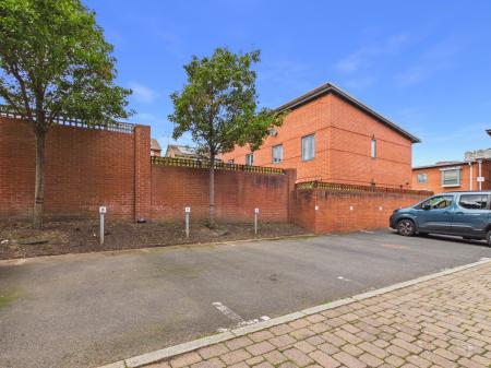 2 bedroom Flat for sale in Rickman Drive, Birmingham, B15
