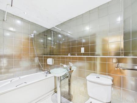 2 bedroom Flat for sale in Townsend Way, City Centre, Birmingham, B1