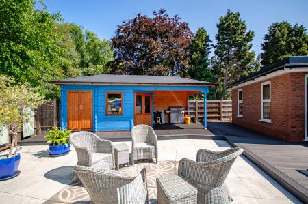 6 bedroom Detached house for sale in Queens Drive, Taunton, TA1