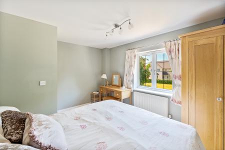 6 bedroom Detached house for sale in Queens Drive, Taunton, TA1