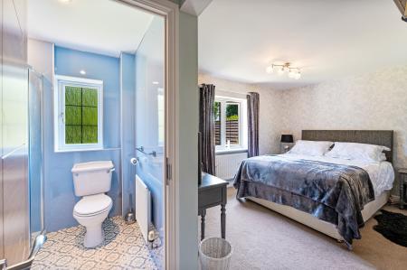 6 bedroom Detached house for sale in Queens Drive, Taunton, TA1