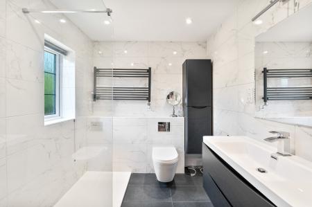 6 bedroom Detached house for sale in Queens Drive, Taunton, TA1