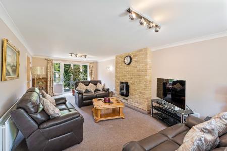 6 bedroom Detached house for sale in Queens Drive, Taunton, TA1