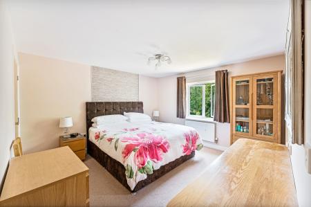 6 bedroom Detached house for sale in Queens Drive, Taunton, TA1