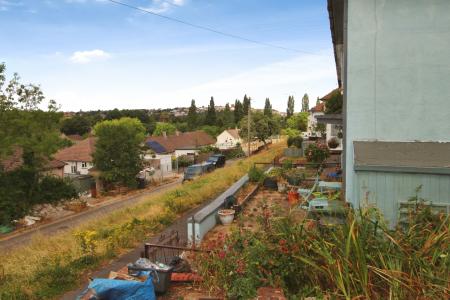 3 bedroom Semi-detached house to let in Ilsyn Grove, Stockwood, Bristol, BS14