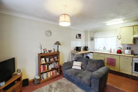 1 bedroom Semi-detached house to let in Bridgwater Road, Bedminster Down, Bristol, BS13