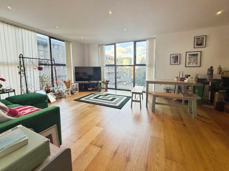 2 bedroom Flat to let in Airpoint, Skypark Road, BS3