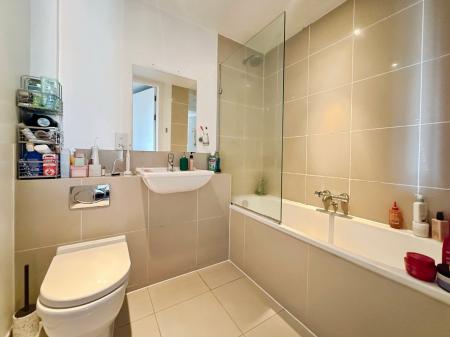 2 bedroom Flat to let in Airpoint, Skypark Road, BS3