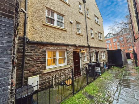 2 bedroom Town house to let in Redcross Lane, Old Market, Bristol, BS2